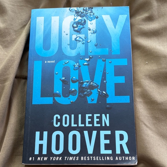 Colleen Hoover Book Set - Blue, White, Pink Covers - Picture 7 of 9